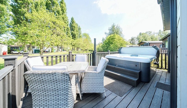 LAKESIDE LULLABY - BILLING AQUADROME in Billing Aquadrome Holiday Park