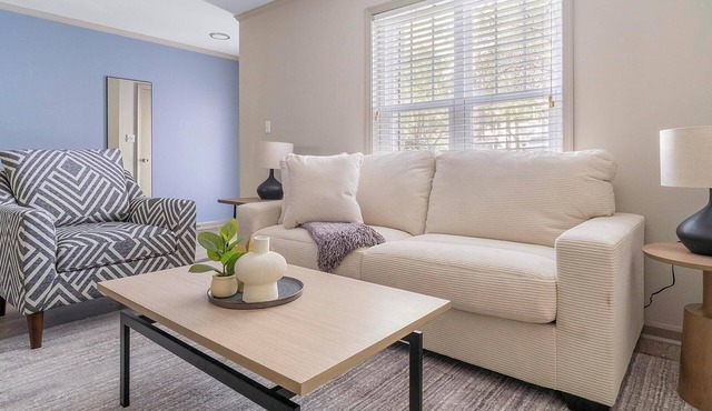 Landing | Beautiful 2BD, Clubhouse, Gym
