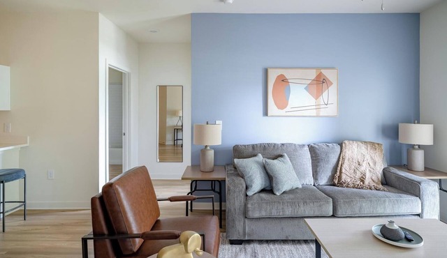 Landing | Beautiful 2BD, Gym, Pool in Bellview
