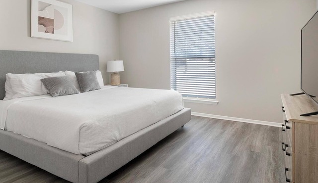Landing | Incredible 1BD, Pool, Gym