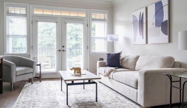 Landing | Modern 2BD, Pool, Gym