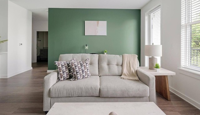 Landing | Stunning 1BD, Gym, Clubhouse
