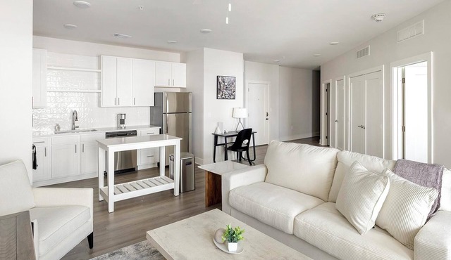 Landing | Stylish 1BD, Gym, Clubhouse