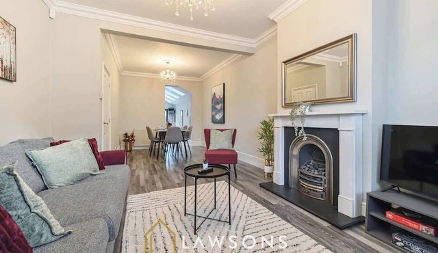 Large 4BR Home | 2 Baths, Windsor Castle Views