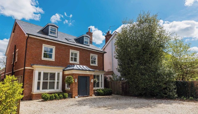 Large 6BR House near Goodwood, Garden & Parking