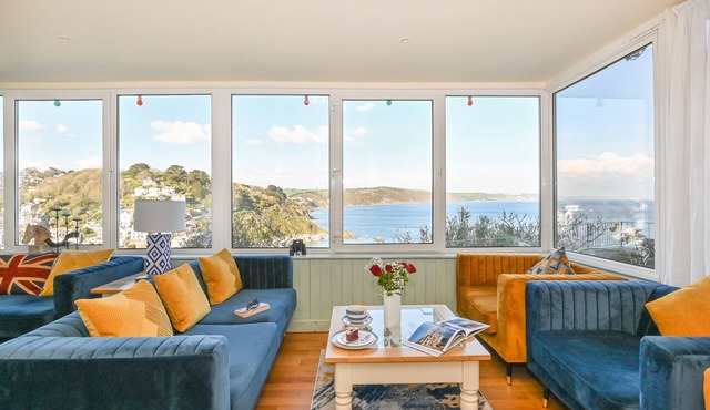 Large holiday home (sleeps 20) sea & panoramic views, & free parking