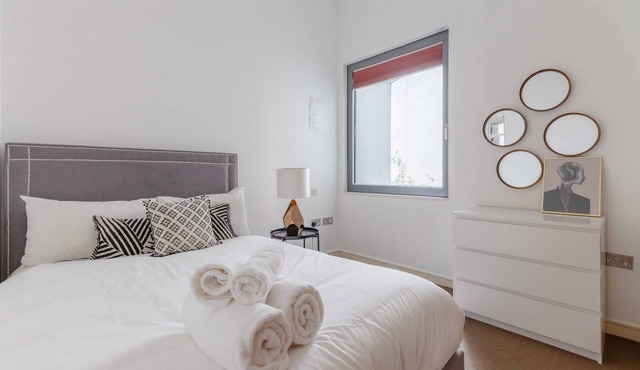 Lavish 2BD Flat by the River Thames