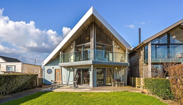 Le Var - Beachfront home in Bracklesham Bay