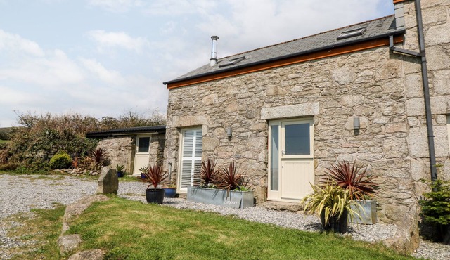 LEGHORN, pet friendly, with hot tub in St. Austell