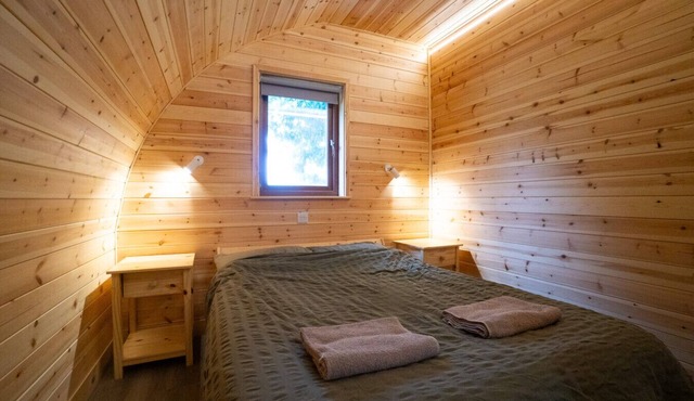 Lidgate Star Cabin 1 · Eco-friendly cabins next to a 16th century pub