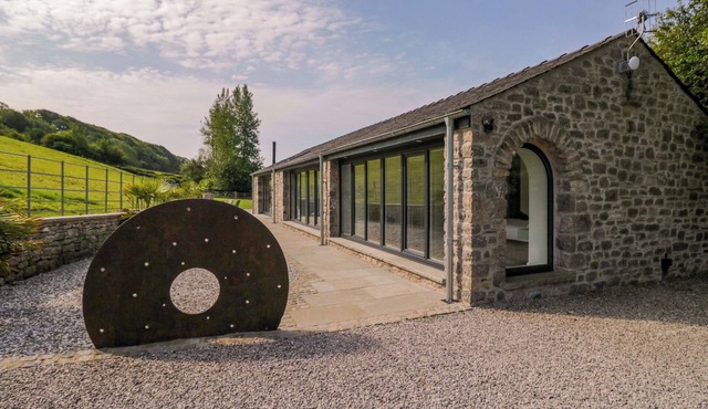 LIMESTONE, pet friendly, luxury holiday cottage in Great Urswick