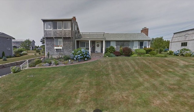 Little Compton: Sweeping ocean view, 5min walk 2 beach, big yard w/patio, 4 BRs in Little Compton
