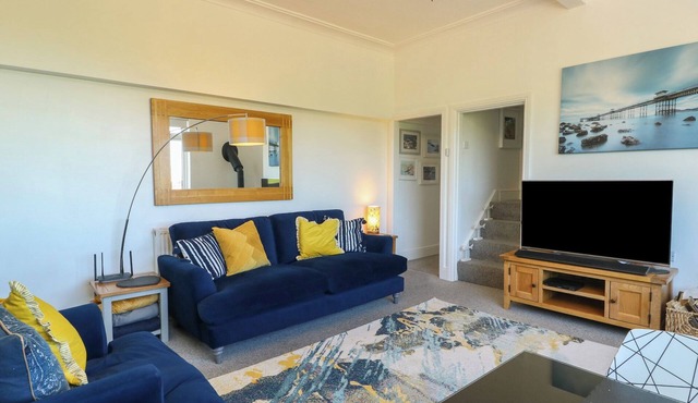 LITTLE ORME VIEW, family friendly, with open fire in Llandudno