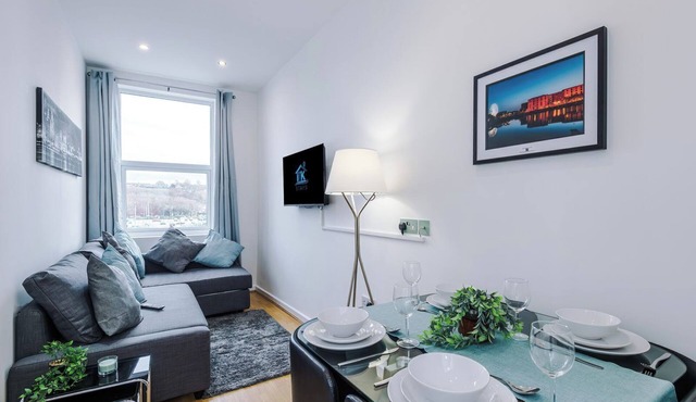 Liverpool Stay | Sleeps 4 | 1 Double Bedroom | 1 Double Sofa Bed
