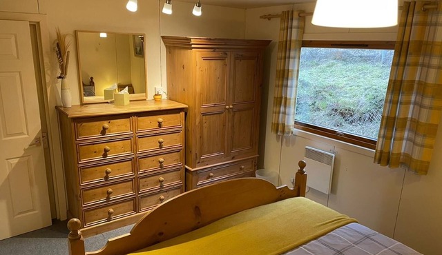 Loch Side Lodge with stunning mountain views