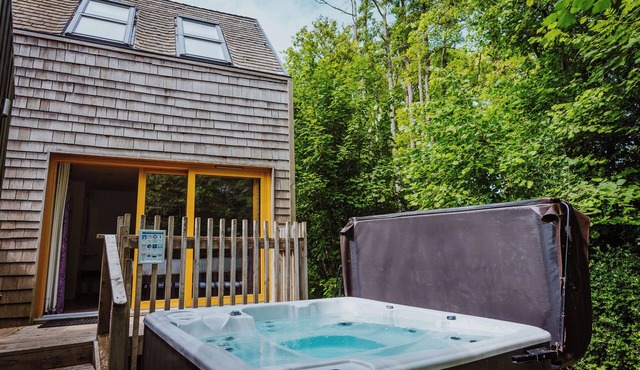 LODGE 17, pet friendly, with hot tub in Corfe Castle