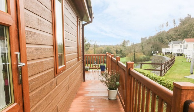 LODGE 78, family friendly, with a garden in Wisemans Bridge
