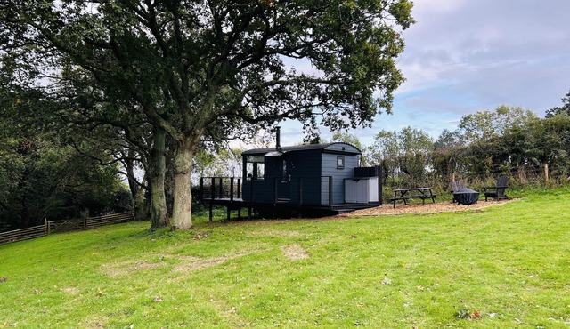 Lodge on Teign River, 1 Bed, Sleeps 2, Parking