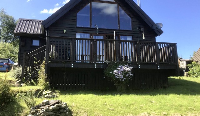 LOG CABIN Master Galleried Bedroom 2 Bathrooms Wood Burner Loch & Mountain Views