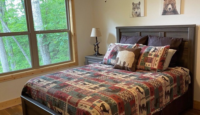 Lookout Lodge 4-BR pet friendly cabin in Murphy with beautiful mountain views!