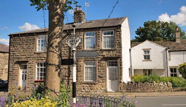 Lovejoy Cottage - luxe cottage by the Yorkshire Dales