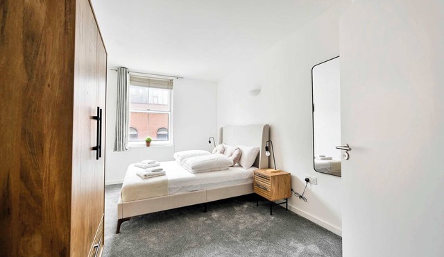 Lovely 2 BED Tower Bridge Apartment Sleeps 6