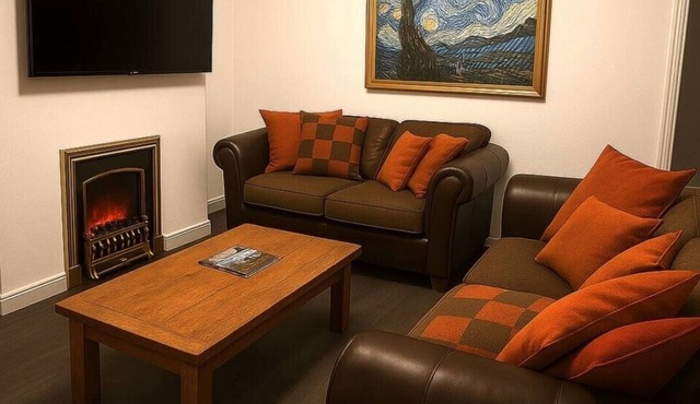 Lovely 3-Bed Home - 2 Baths - Garden - Parking - Ultrafast WiFi