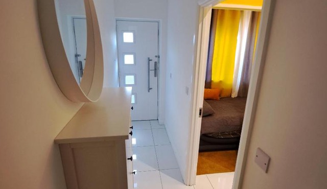 Lovely and Modern Groundfloor 1 Single Bedroom Condo with Netflix, Tea/Coffee/Biscuits