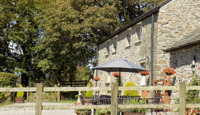 Lovely cottage situated in 40 acres
