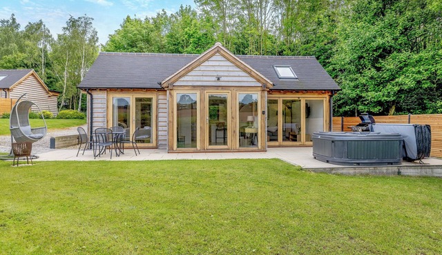 Loxford Lodge - UK47304