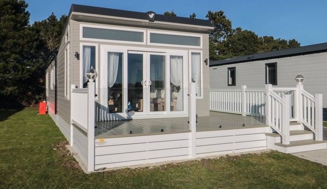 LULA LODGE, family friendly, with a garden in Eastfield