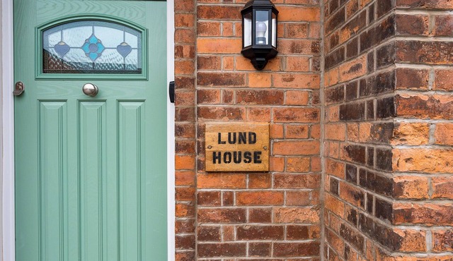 LUND HOUSE, pet friendly, character holiday cottage in Ulverston