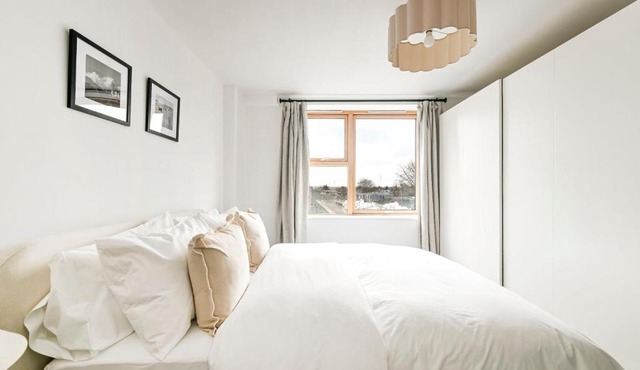 Luxury 1-Bed Home with Balcony and Sofa Bed in Tottenham - Ideal for Leisure, Contractors and Family stays