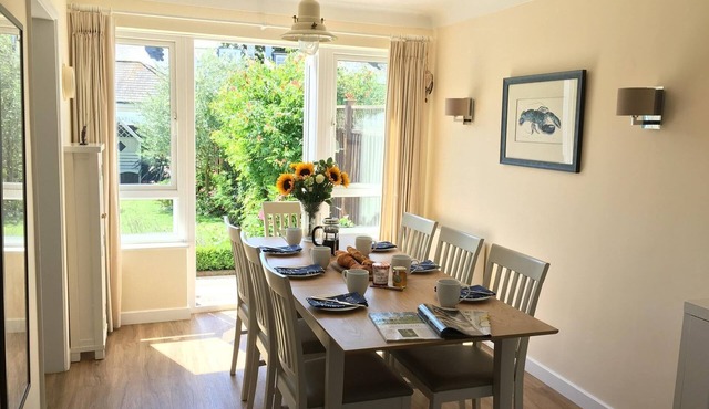 Luxury 3 bedroom house in central Chichester; quiet, parking, lovely big garden