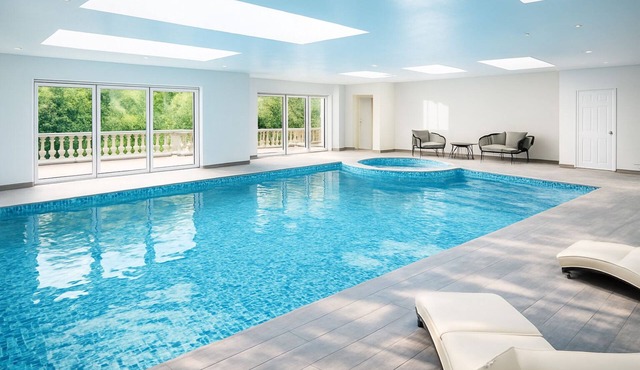 Luxury Ascot Escape- Private Indoor Heated Pool & Wellness Spa