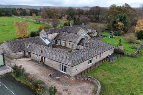 Luxury Barn - Hot Tub, Views, Stunning Location! - Pass the Keys