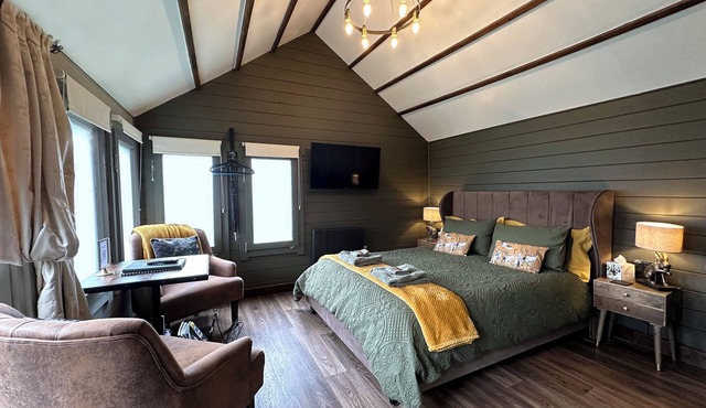 Luxury Cabin Perfect for Stansted Airport and Short Stays in the Country Side