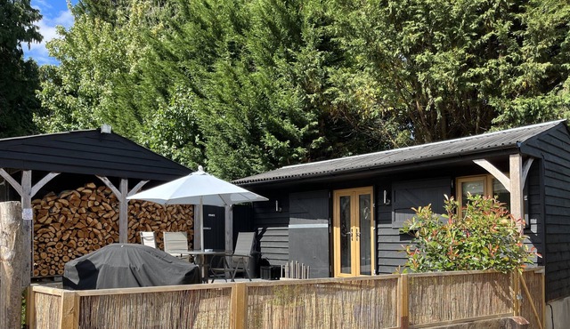 Luxury, cosy accommodation in the heart of the Surrey Hills.