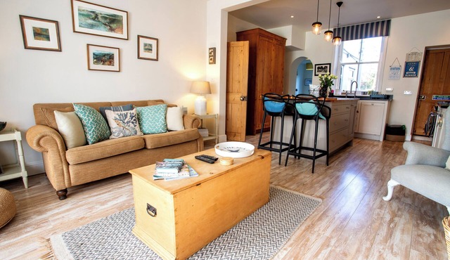 Luxury Cottage 5 minute walk to Runswick Bay Beach