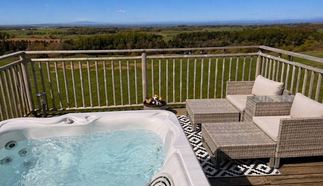 Luxury cottage with panoramic views towards the Lake District and private hot tub