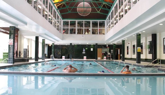 Luxury Deluxe Rooms in Surbiton, an Easy Access to central London