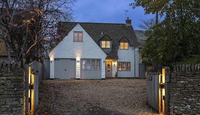 Luxury Detached Cotswold Holiday Home - Honeysuckle House