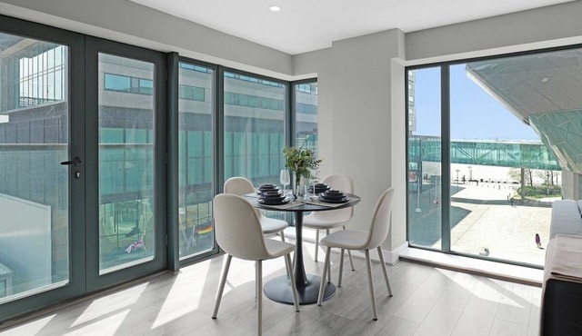 Luxury Dockside Apartment