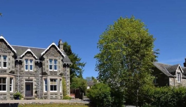 Luxury Getaway in Pitlochry – 6 Bedrooms, 5 Baths, Hot Tub & Scenic Views