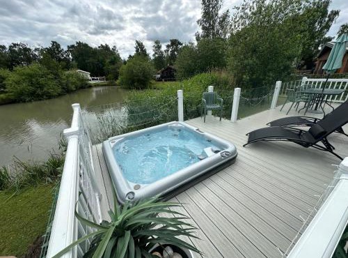 Luxury Lakeside Lodge L2 with Hot tub situated at Tattershall Lakes Country Park