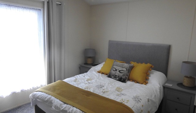 Luxury Lodge on quiet holiday park