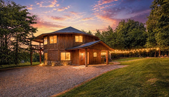 Luxury Mountain Retreat Near Asheville | Hot Tub, Barrel Sauna, Fire Pit & Su...