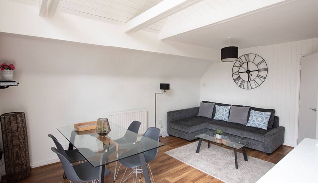 Luxury Penthouse Apartment with Balcony overlooking Canterbury Cathedral