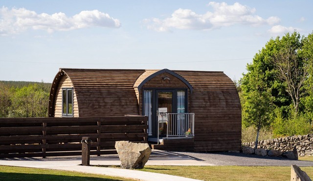 Luxury Rural Cabin With Ensuite & Hot Tub