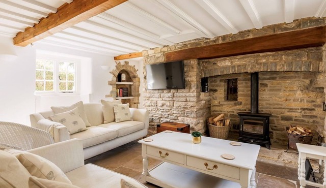Luxury, traditional cottage in boutique Purbeck village